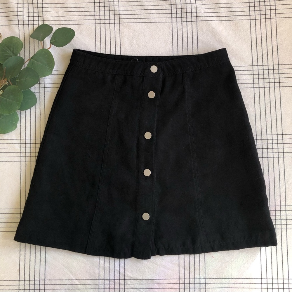 H&M black faux suede skirt| Button down skirt| Size 2